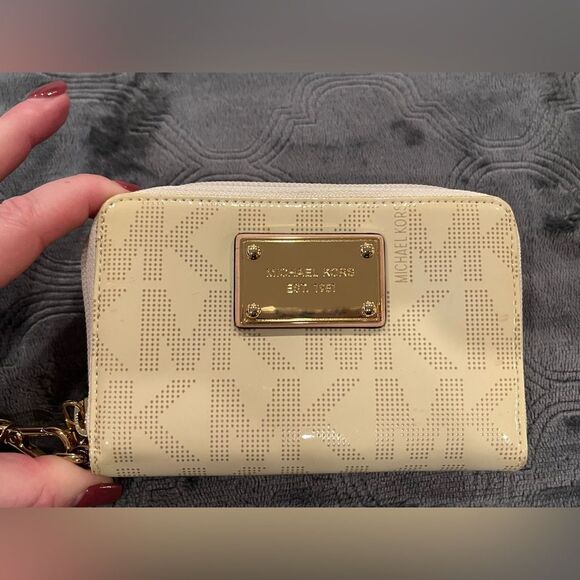 Michael Kors Cream & Gold Faux Patent Leather Signature MK Wallet with Wristlet - Picture 1 of 8